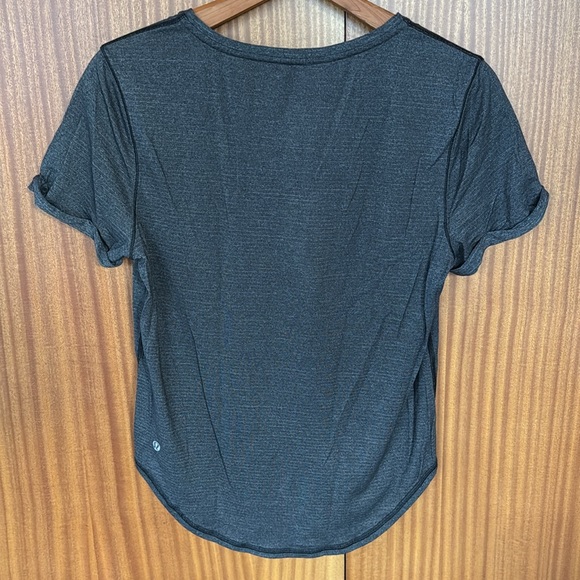Lululemon gray t shirt - Picture 2 of 3